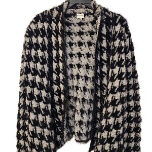 Sioni Black and White Women's Sweater L